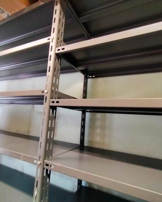 scaffali metallici