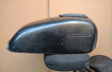 Suzuki GS-550 serbatoio
