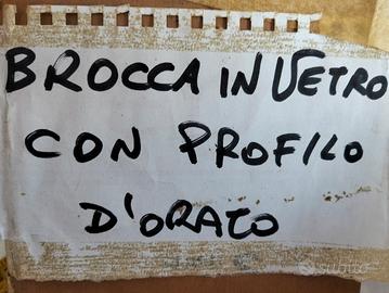 brocca con profilo dorato