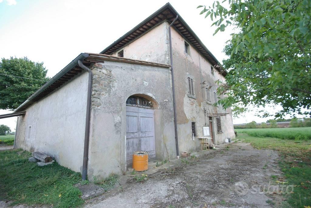 Rustico / Casale di 245 m² con più di 5 locali e b - Vista 2