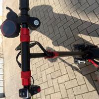 Monopattino elettrico con la sedia