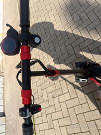 Monopattino elettrico con la sedia