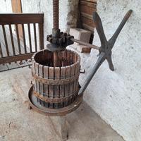 vecchio torchio + schiaccia uva 