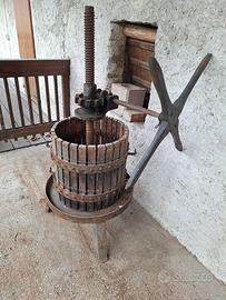 vecchio torchio + schiaccia uva 