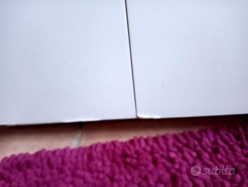 Mobile bagno con specchio e lavello