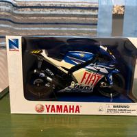 Modellino 1:12 yamaha valentino rossi