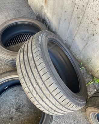 Gomme 225 45 r17 dot 21 23 al 40e50x100 4pz