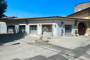 NEGOZIO A DESENZANO DEL GARDA