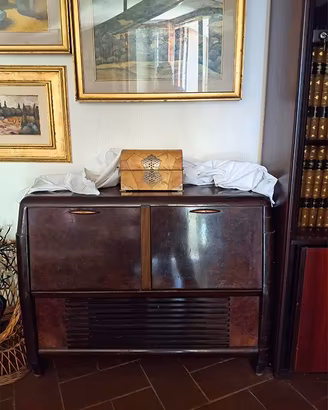 Mobile Radiogiradischi a Valvole d'Epoca in Radica