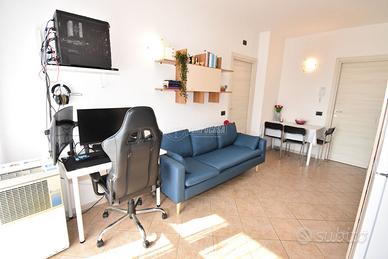 BILOCALE CON GIARDINO SU DUE LATI, AMPIO BOX E CAN