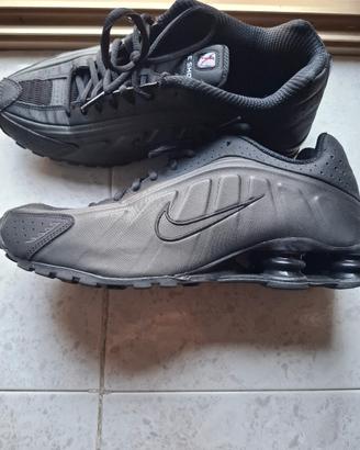 nike shocks r4
