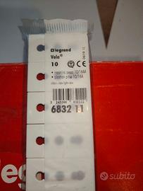 Legrand Vela Mostrina Presa 10/16A Bianca 683211