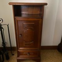 Mobiletto in legno piccole dimensioni