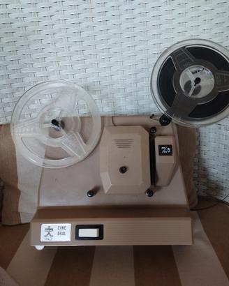 vecchio proiettore 8 mm Cinebral