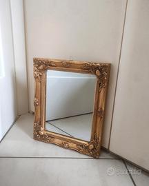 Specchio in legno con cornice dorata