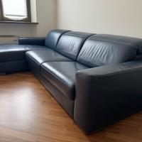 Divano in pelle con chaise longue Natuzzi