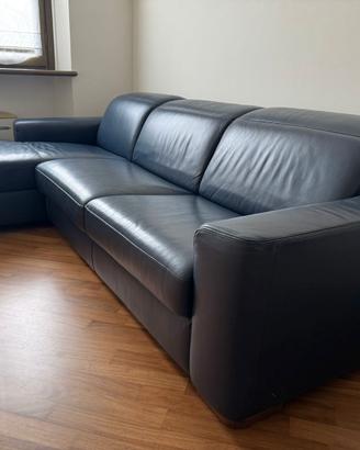 Divano in pelle con chaise longue Natuzzi