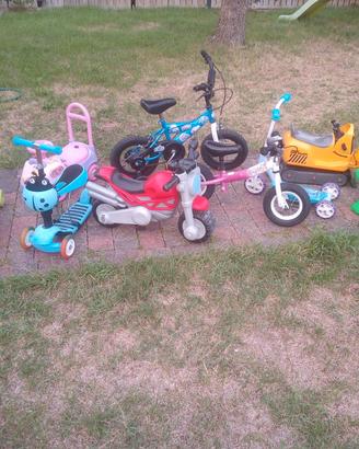 Lotto bici, monopattini e cavalcabili bambini
