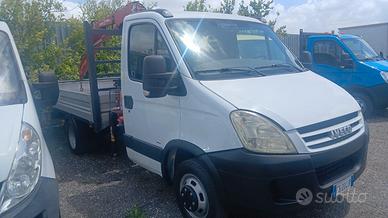 IVECO DAILY 32C12 CON GRU CASSONE FISSO