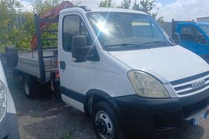 IVECO DAILY 32C12 CON GRU CASSONE FISSO