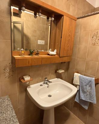 Specchiera con mobiletto bagno