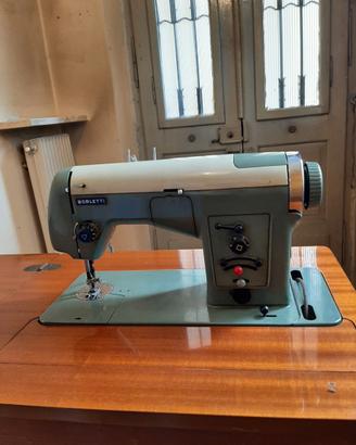 Macchina da cucire vintage Borletti