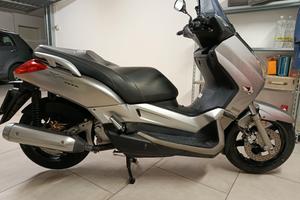 scooter Yamaha x max 250