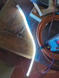 Barre luminose freccia auto effetto onda