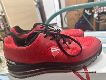 Sneakers Ducati.