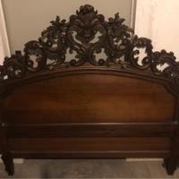 Letto matrimoniale in legno noce scolpito
