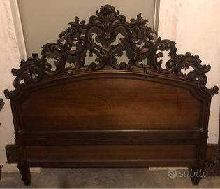 Letto matrimoniale in legno noce scolpito