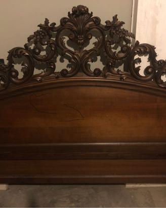 Letto matrimoniale in legno noce scolpito