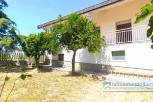 Casa indipendente di 220 m² con più di 5 locali e 