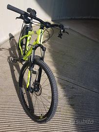 MTB Rock Rider ST 530 con ruote da 27,5 pollici.