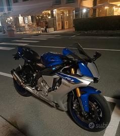 Yamaha YZF R1