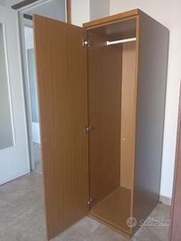 Armadio singolo in legno – Piacenza