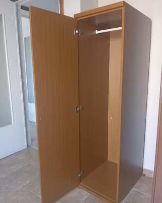 Armadio singolo in legno – Piacenza