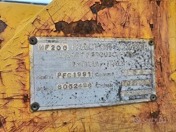 Pala cingolata Massey Fergunson 200