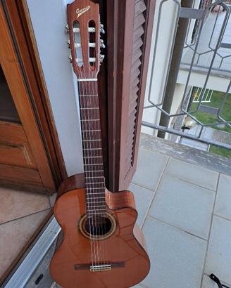 Chitarra CUENCA elettrificata