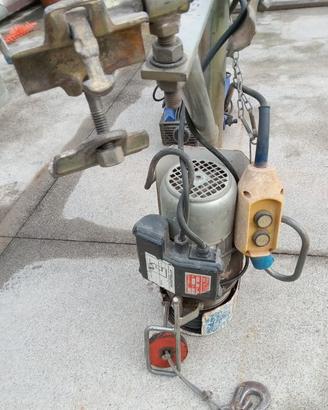 ARGANO ELETTRICO CON BANDIERA