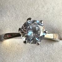 Anello Solitario argento 925 e grande moissanite