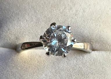 Anello Solitario argento 925 e grande moissanite