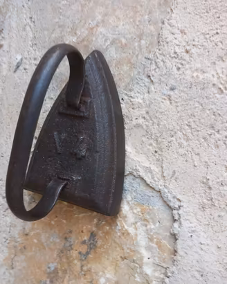 Ferro da stiro antico