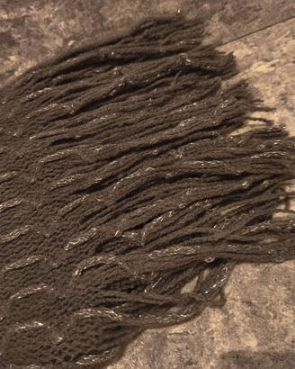 Sciarpa grigio cenereimpreziosita da inserti di fi