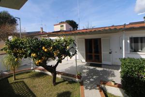 VILLA A SCHIERA A CENTOLA