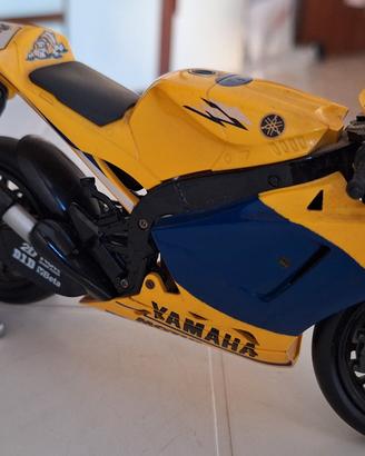 Moto Gp Yamaha YZR M1 2006 Valentino Rossi
