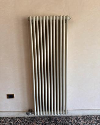 Termosifone radiatore in acciaio 4 vie