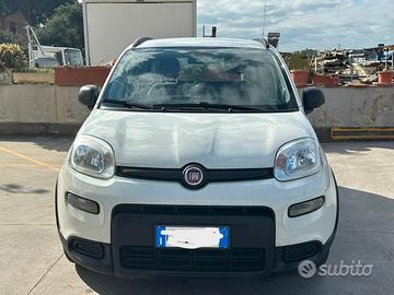 PANDA HYBRID CITY LIFE COMANDI AL VOLANTE
