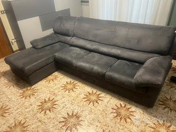 Divano tre sedute + penisola e letto matrimoniale