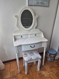 Toeletta trucco con specchio